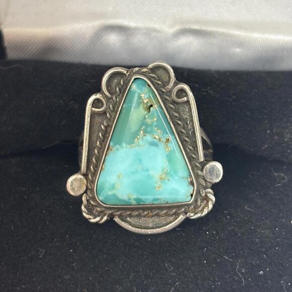 Vtg 60s/70s Navajo Sterling & turquoise ring size 5.5